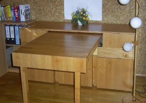 halbausgezogener Rolltisch halbausgezogener Rolltisch